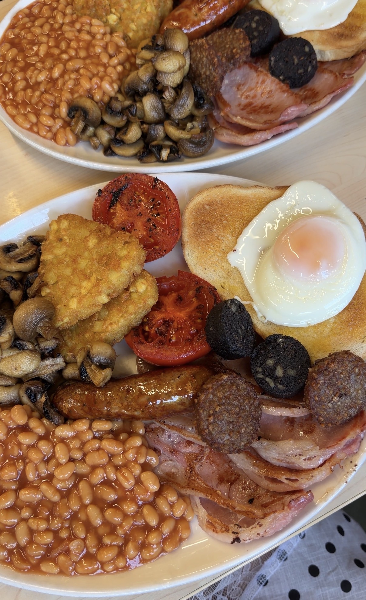English Breakfast at E. Pellicci in London